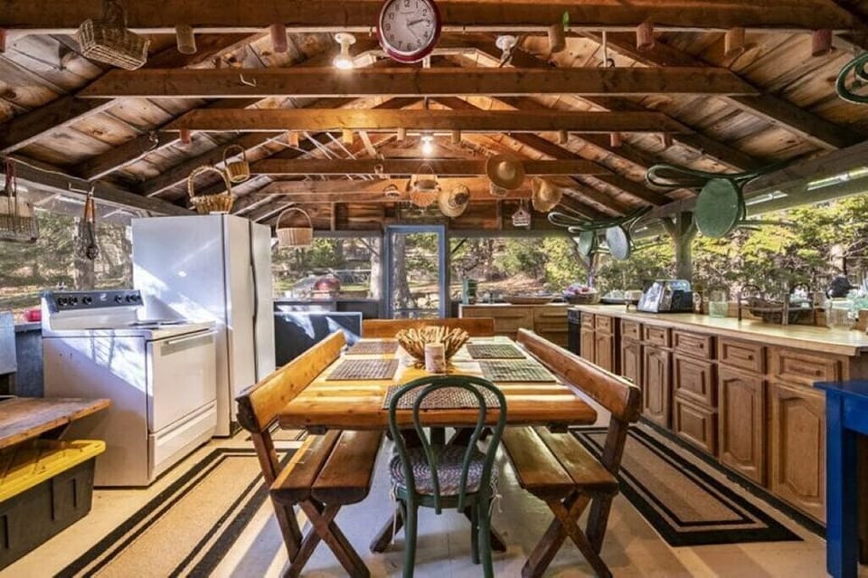 Outdoor kitchen