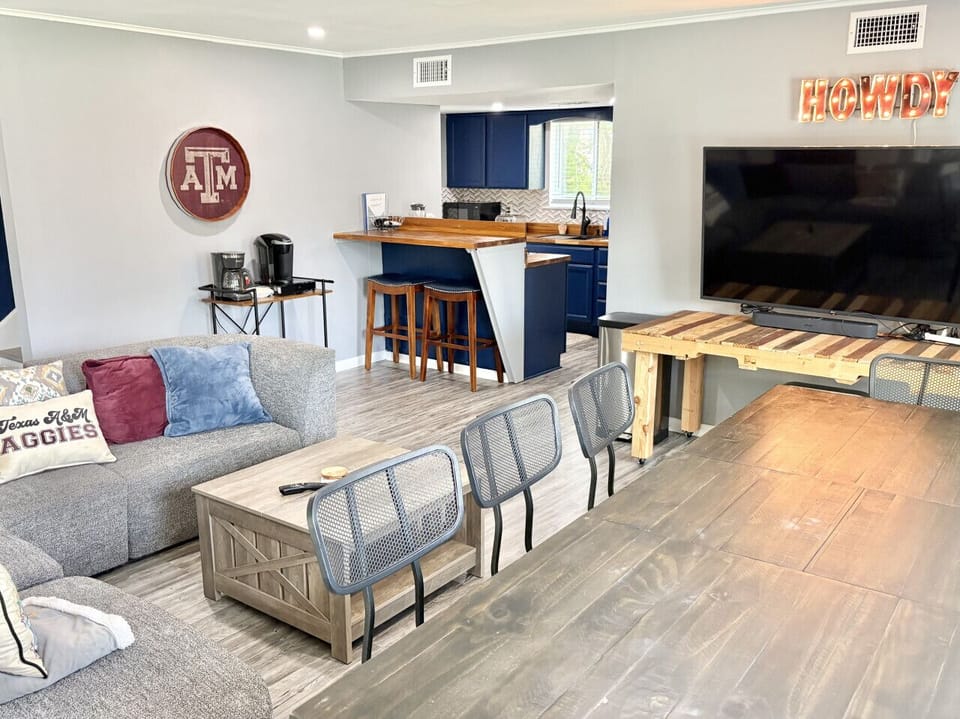 Beautiful spacious living room!