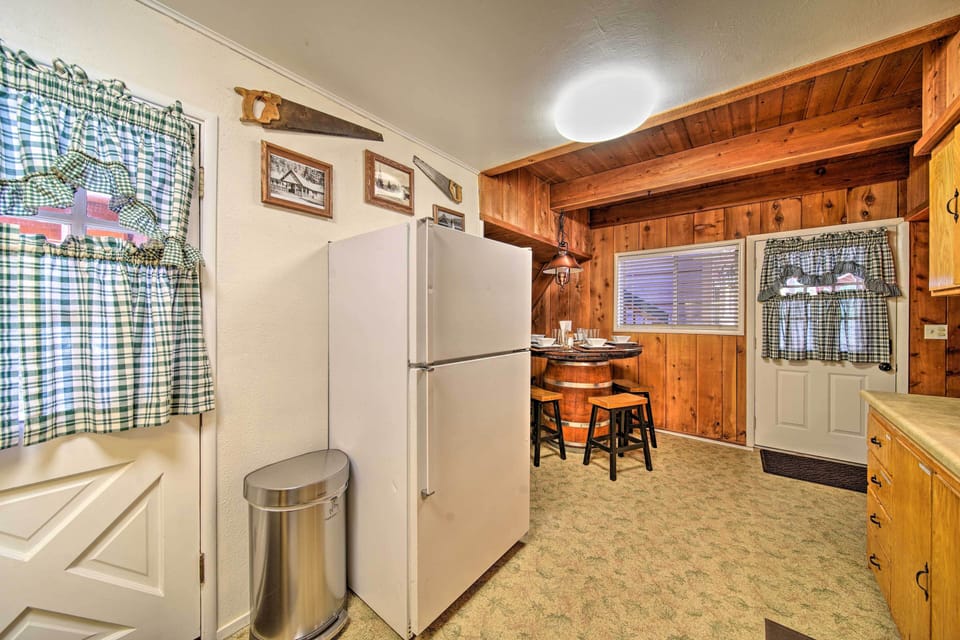 Fully Equipped Kitchen | Paper Towels