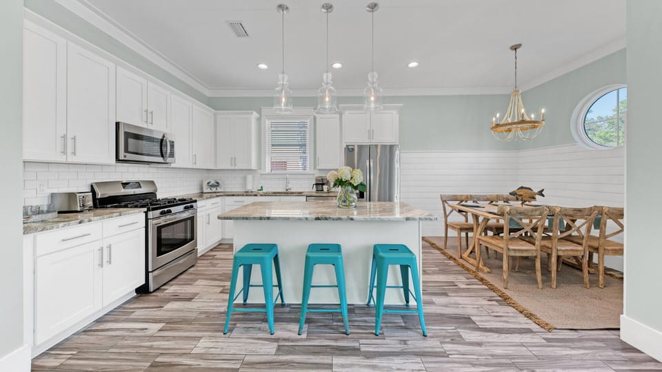 Open Kitchen & Dining Area
