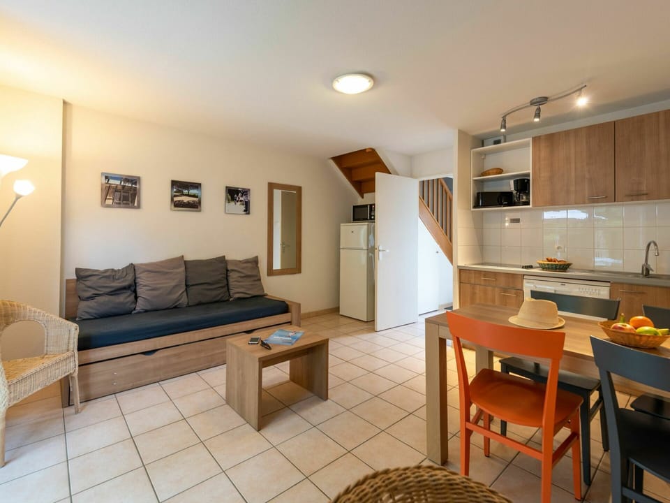 Table, Furniture, Couch, Wood, Picture Frame, Lighting, Building, Living Room, Studio Couch, Comfort