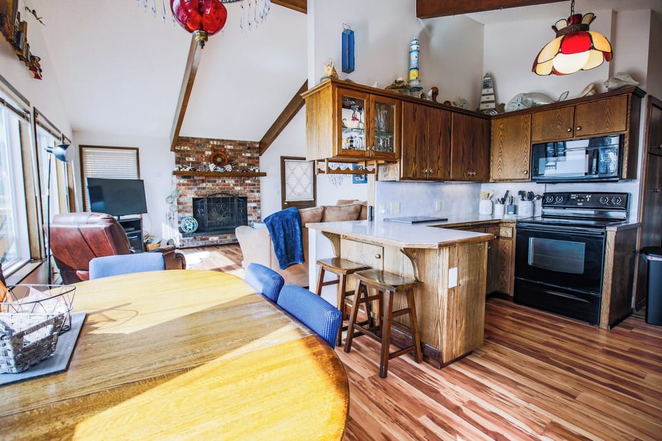 Kitchen & dining