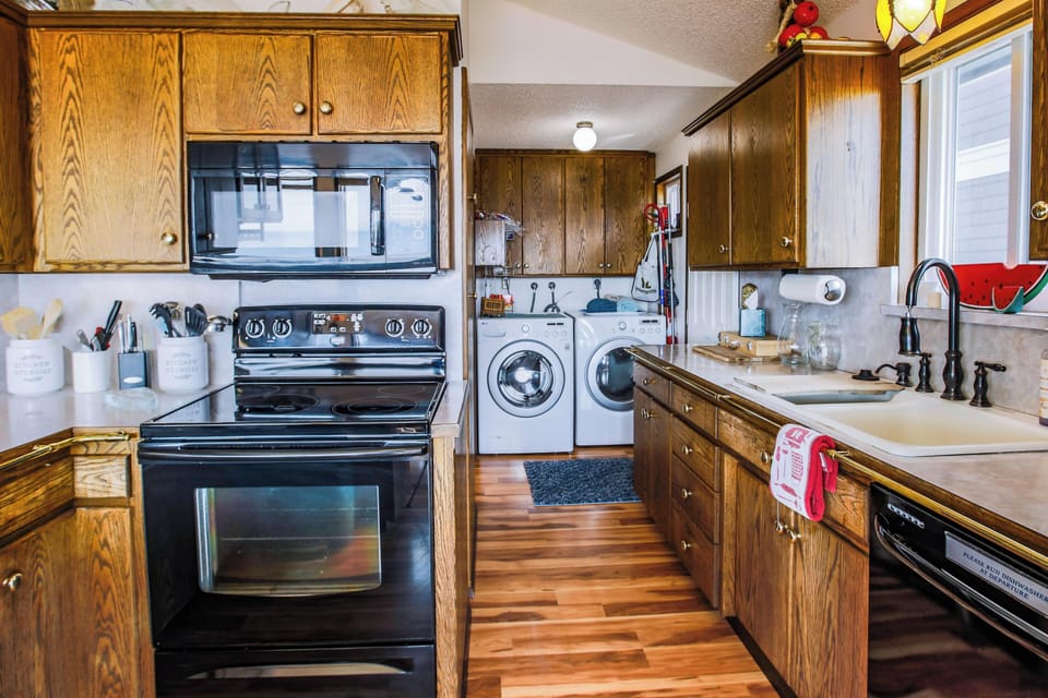 Fully equipped kitchen & washer & dryer