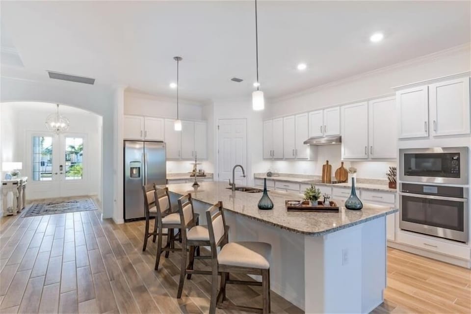 Entryway into the Kitchen