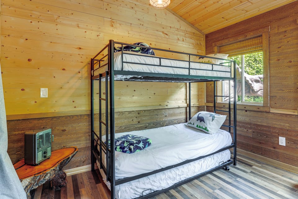 Bedroom 4 | Twin Bunk Bed w/ Twin Trundle | 1st Floor