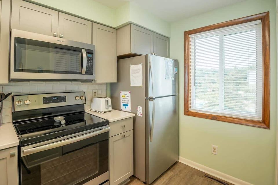Kitchen With All Major Appliances