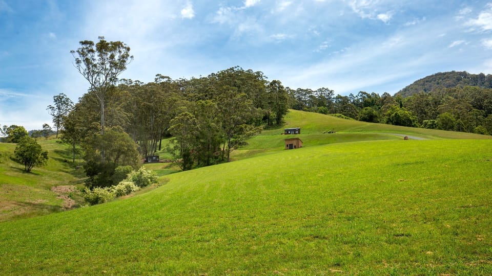 Surrounded by glorious countryside, Off-the-grid location