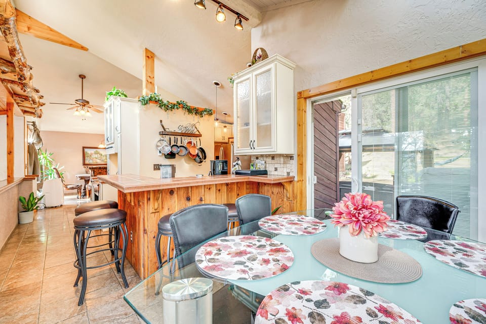Dining Area | Breakfast Table