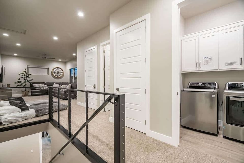 Upper floor with washer and dryer provided