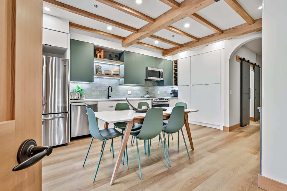 Dining / Kitchen Area