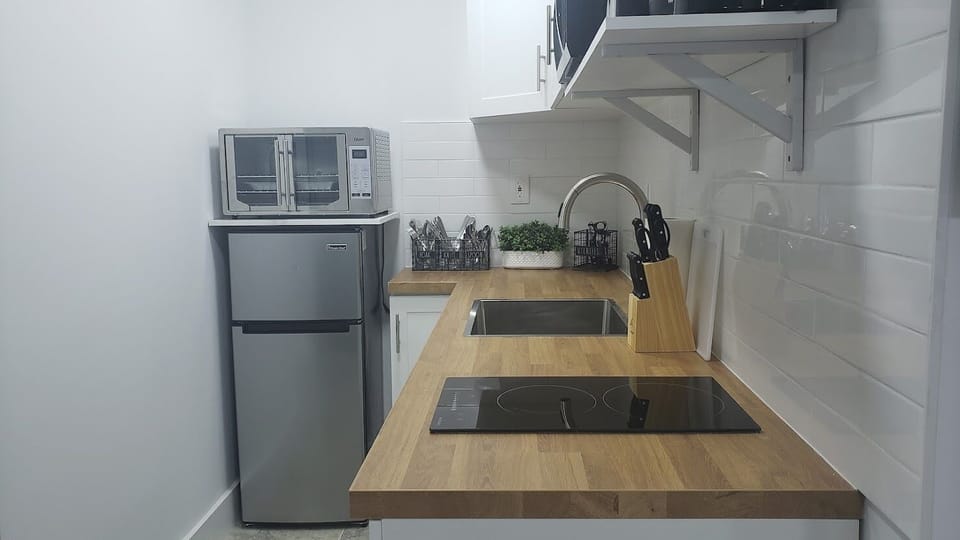 Fully equipped kitchen with all the necessities that will make you feel at home.
