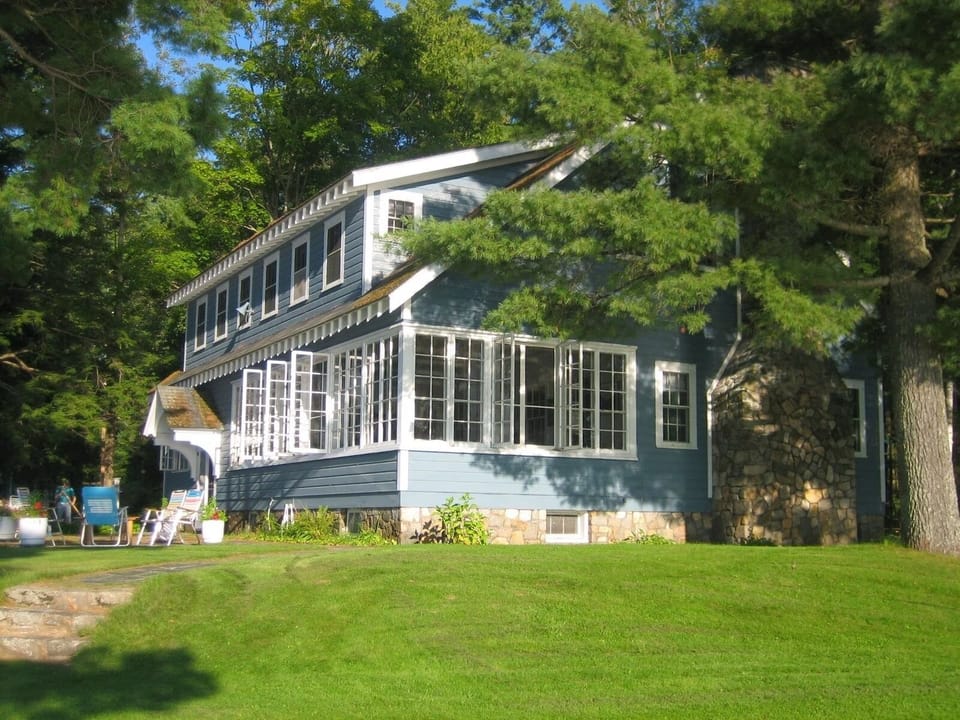 The Big House which sleeps 11 people in 5 bedrooms. 5 bathrooms upstairs. 1 down