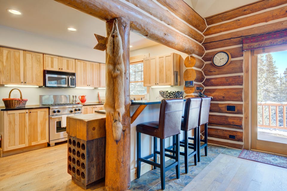 Additional seating - kitchen / dining bar w/ wine storage.