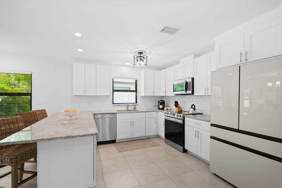 Fully stocked Kitchen to make your cooking experience an easy one. 