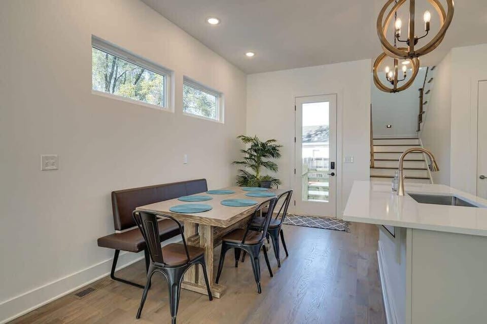 Enjoy dinner together at the table.