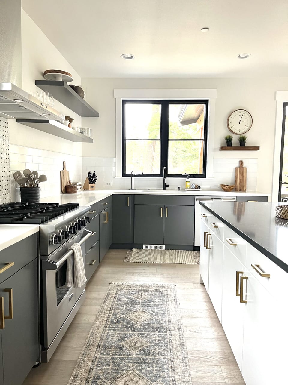 Gourmet Kitchen -  all Viking Appliances!