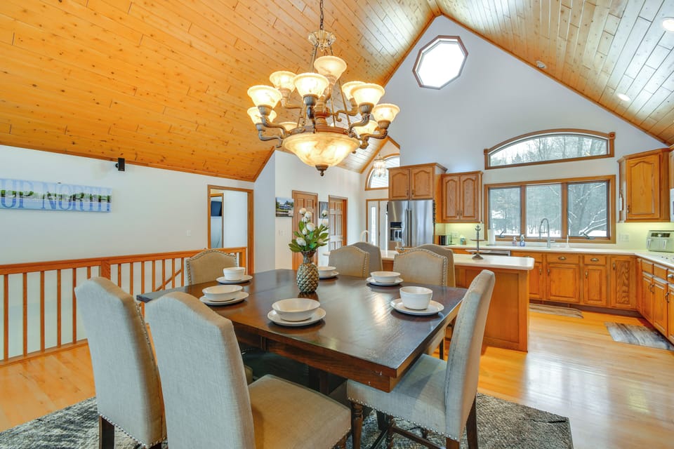 Dining Table | Dishware & Flatware | Main Floor