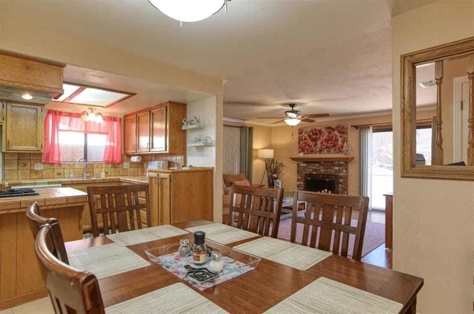 Dining room/kitchen