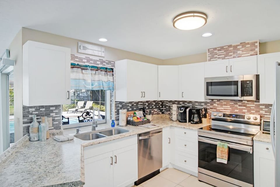 All amenities in the kitchen you made need for home-cooked meals