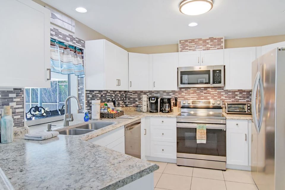 Fully renovated kitchen with all amenities