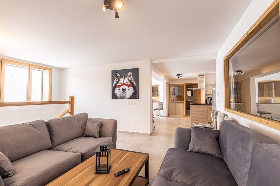 e6927b57-2e88-47d5-adfc-62daa9c06081