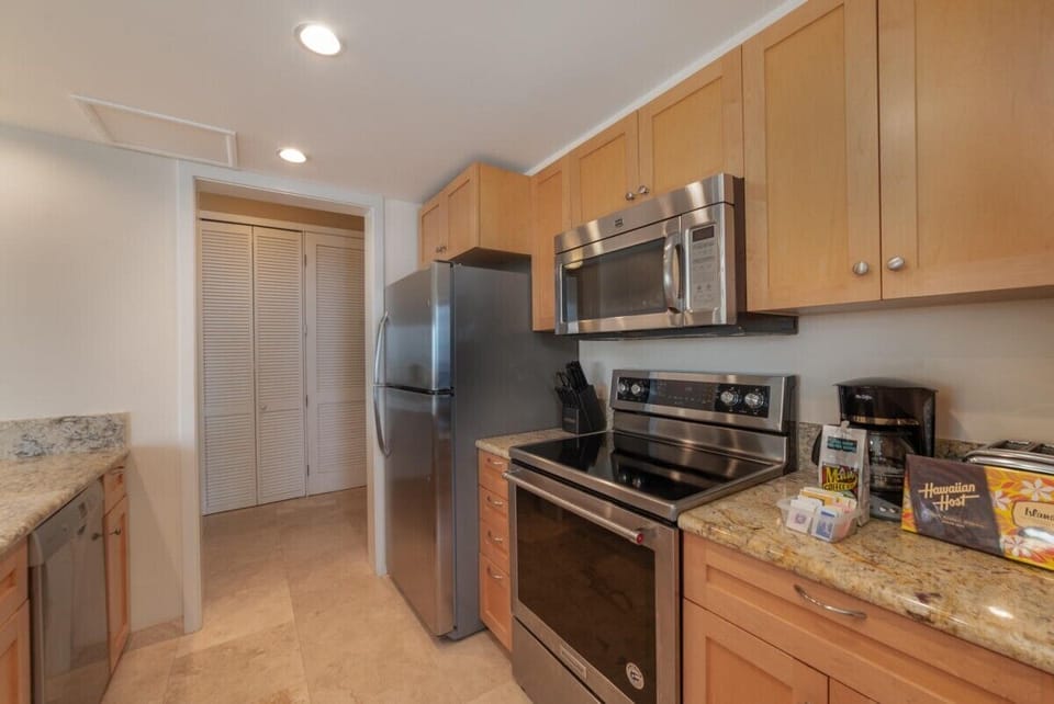 Whaler+1052-080_Kitchen