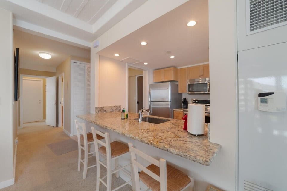 Whaler+1052-070_Kitchen