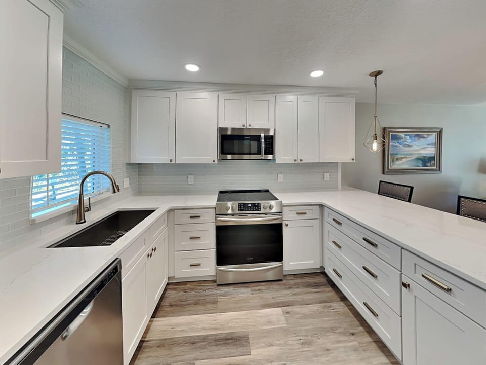 Fully Equipped Kitchen with Stainless Steel Appliances