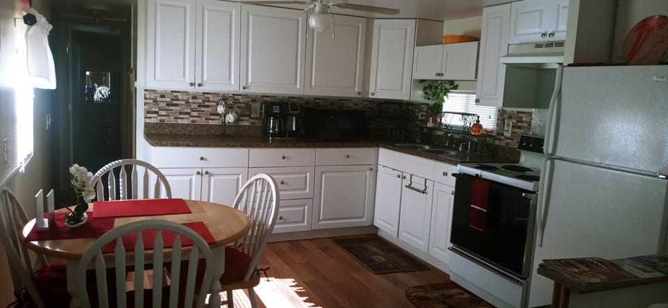Full kitchen.