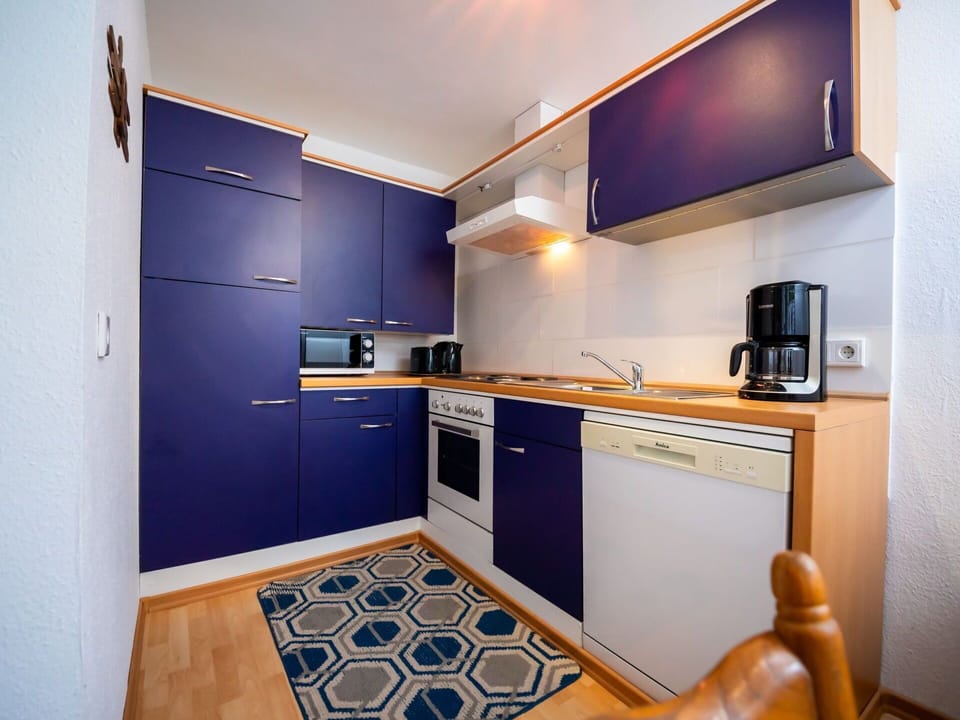 Cabinetry, Property, Countertop, Blue, Kitchen Stove, Wood, Interior Design, Lighting, Home Appliance, Kitchen