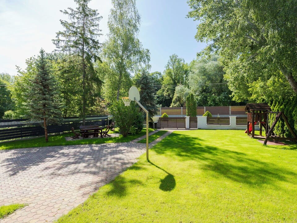 Garden, Shade, Lawn, Landscaping, Park, Yard, Backyard, Artificial Turf, Fence, Walkway
