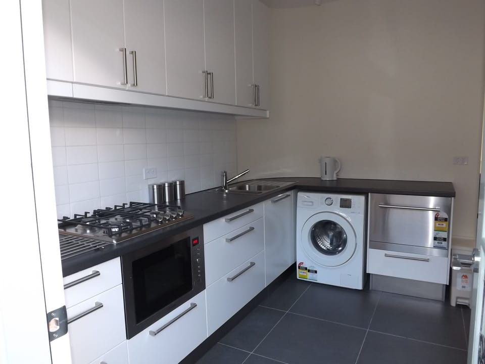 Full kitchen
