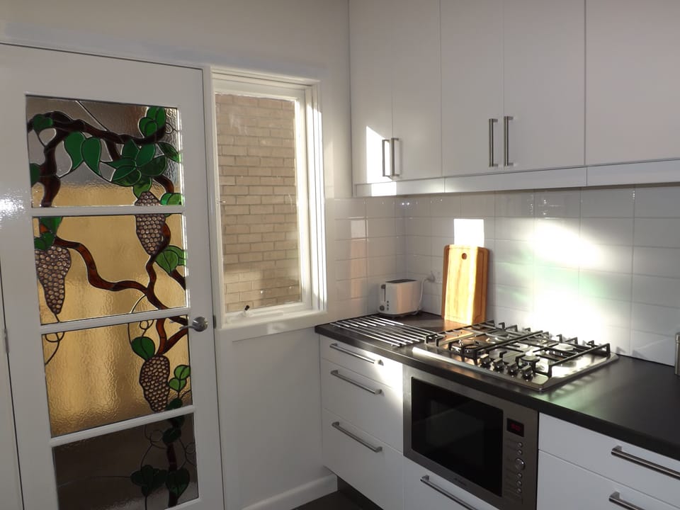 Door from the kitchen to the side yard