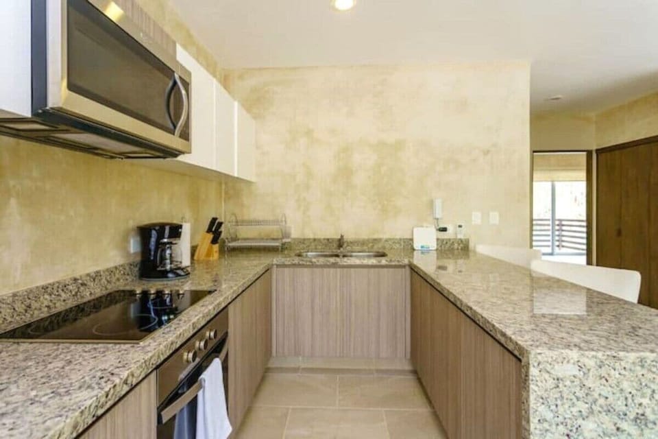Fully-equipped kitchen w/granite countertops & high-end appliances.