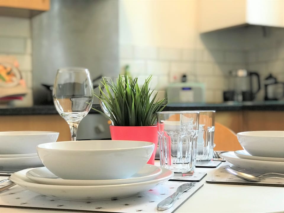 Dining area - Cook in or enjoy a take away