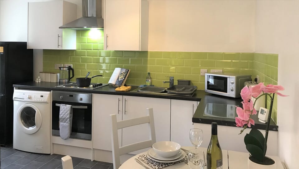 Kitchen - Fully equipped kitchen with oven, hob, fridge freezer, microwave and washer dryer