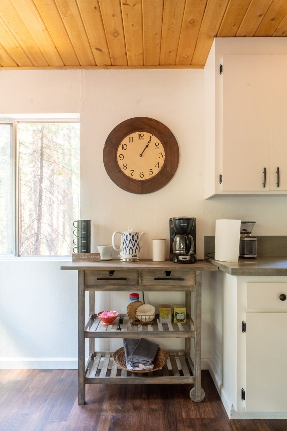 Coffee and tea bar