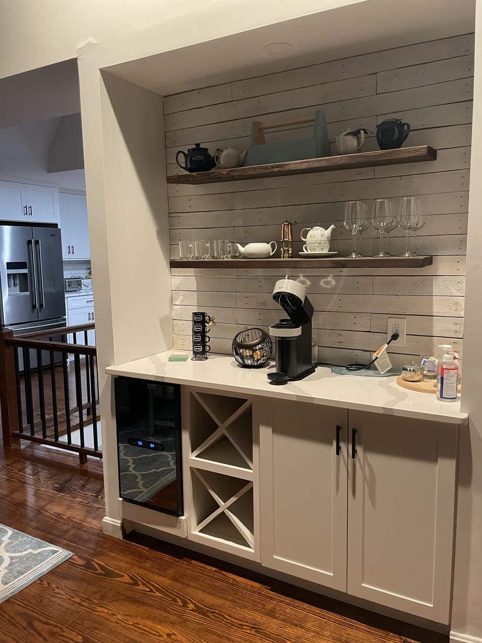 Coffee & wine bar, center of 3rd floor