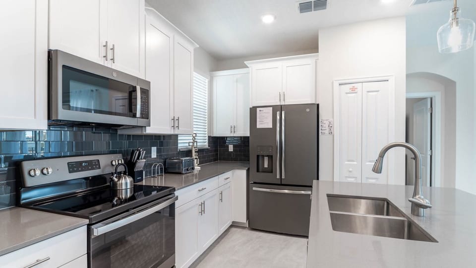 Kitchen (Angle)