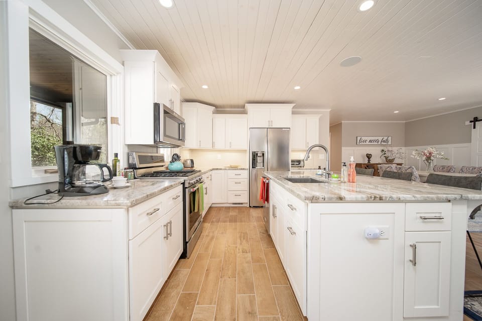 Fully Stocked Kitchen with New Appliances and Granite Countertops