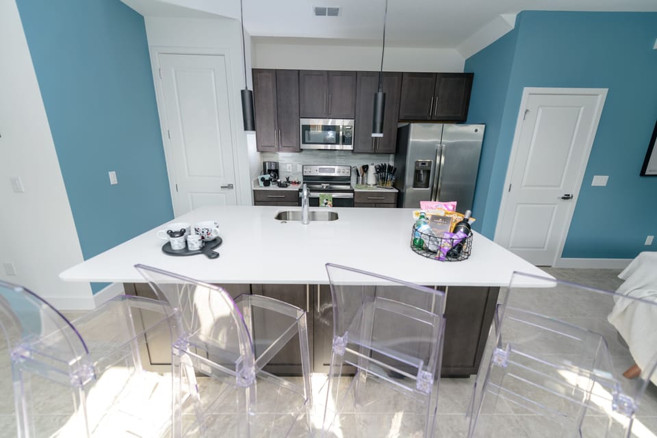 Kitchen/ Breakfast Area