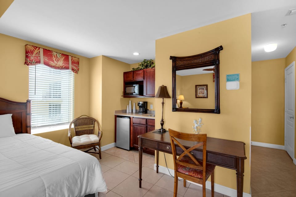 Guest bedroom with kitchenette