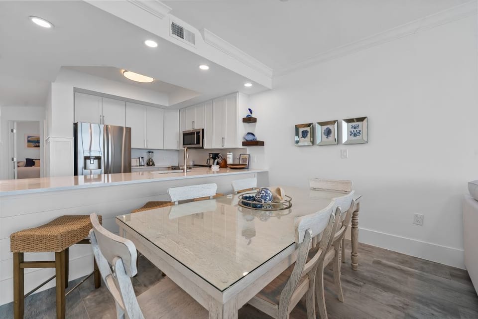 8 San Carlos 1107 Dining Area
