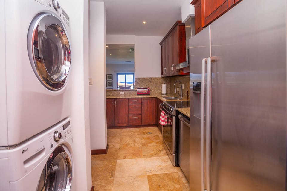 Kitchen/washer/dryer
