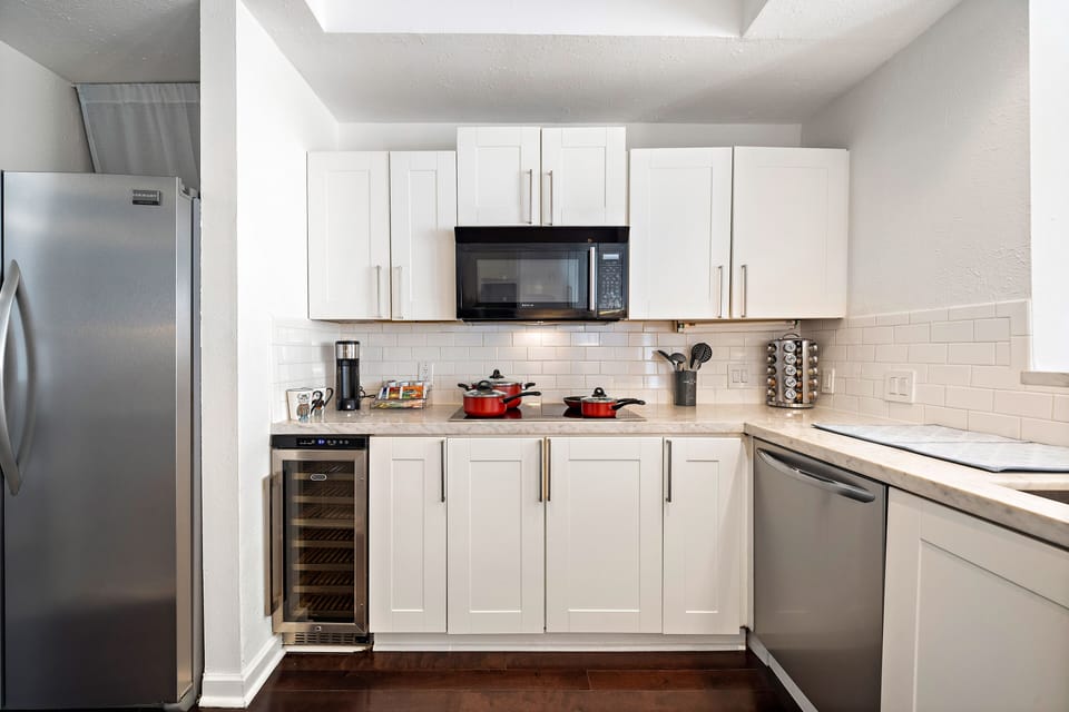 Kitchen: spices, pots & pans, coffee maker, kettle, air fryer & plenty of extras