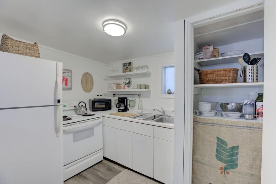 Cook, snack, or sip—your kitchen is ready.