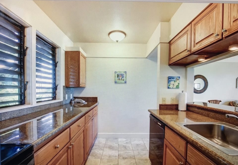 Full sized kitchen with all appliances