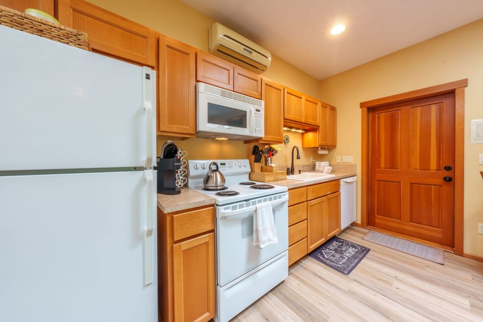 Complete Equipped Kitchen 