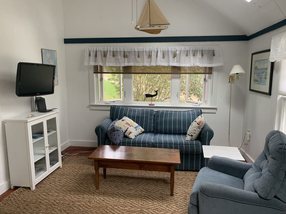 Living room with wifi and TV for streaming. 