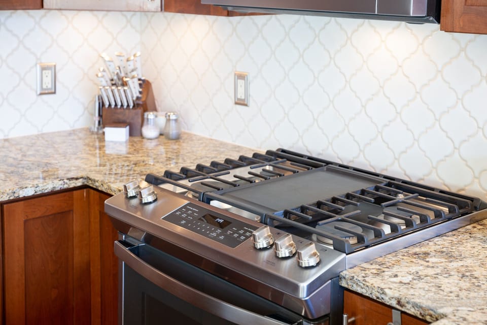 Gas convection range with griddle and air fryer.